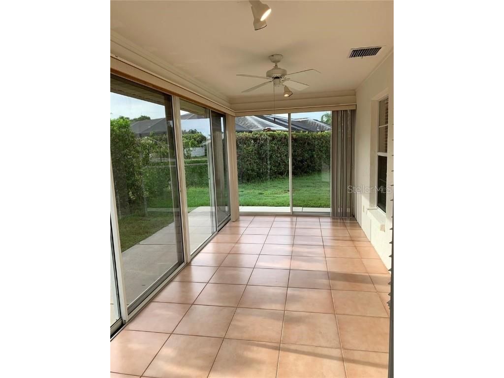 5805 Helen Way Sarasota FL 34243 O6365503 image8