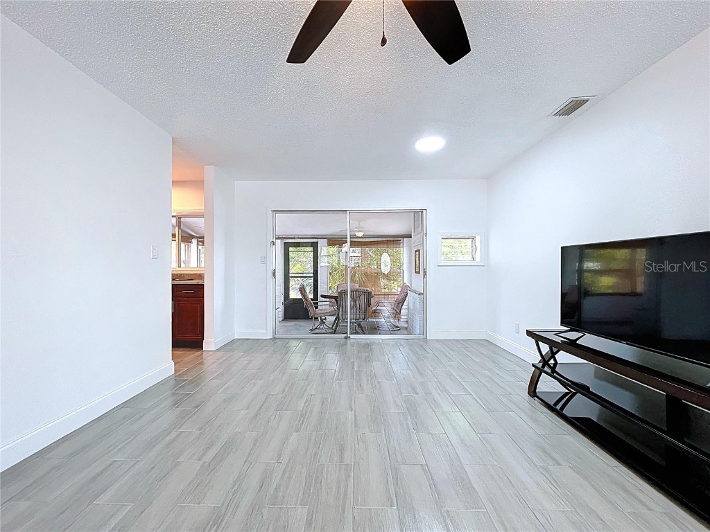 5806 Liverpool Drive Tampa FL 33615 TB8381610 image17