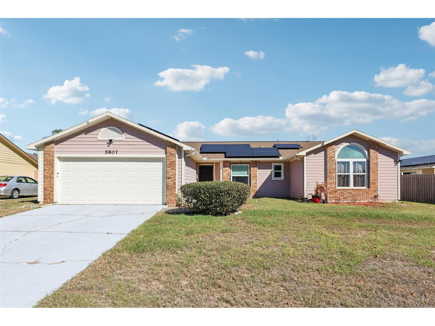 5807 Fox Hunt Trail Orlando FL 32808 TB8480487 image1