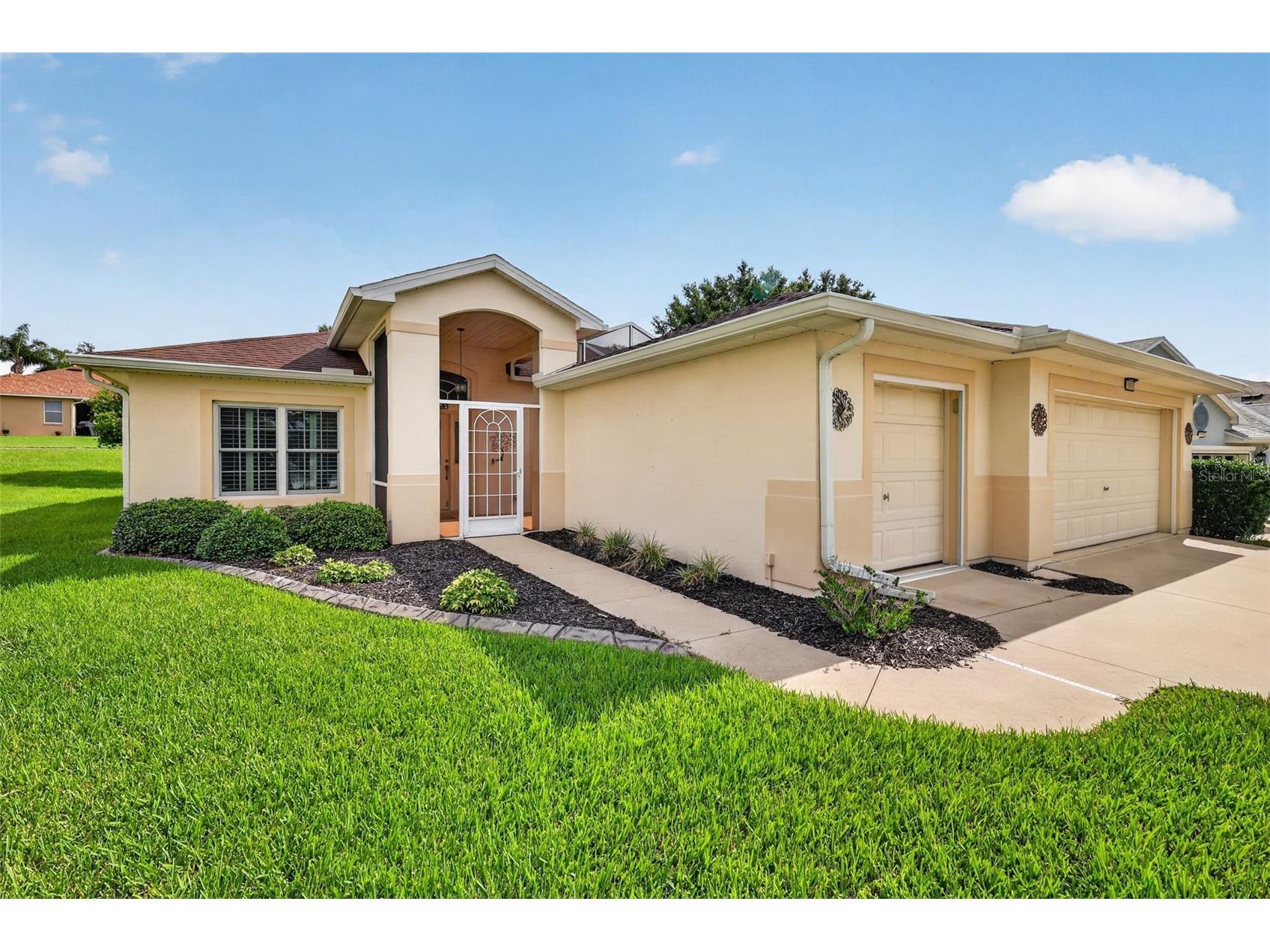 5809 Bounty Circle Tavares FL 32778 - LITTLE LAKE HARRIS G5115378 image1