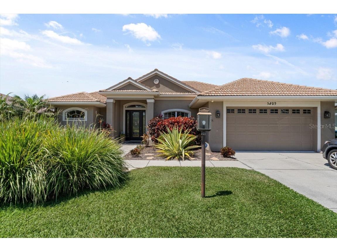 5809 Carriage Drive Sarasota FL 34243 A4607318 image1