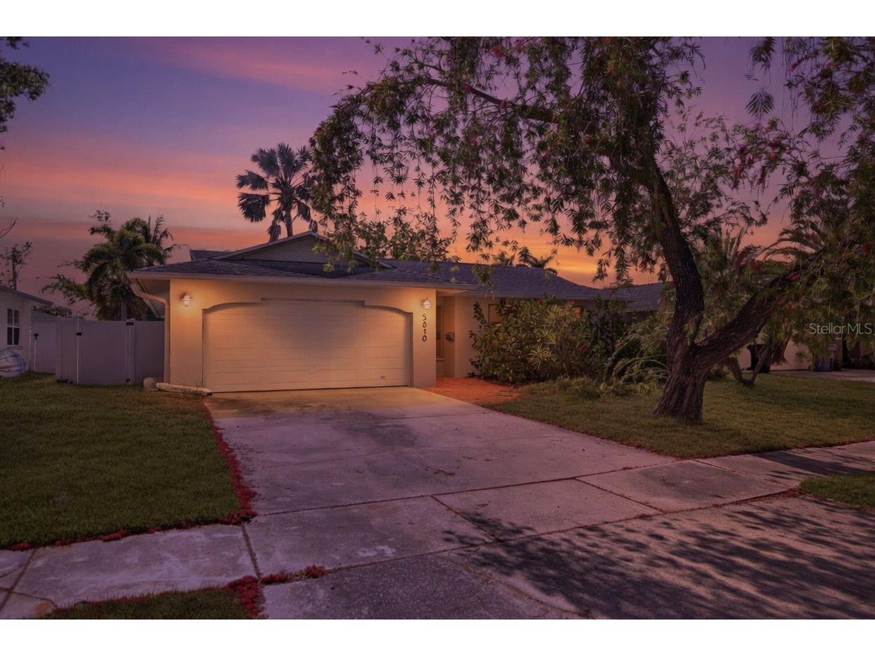 5810 Venetian Boulevard NE Saint Petersburg FL 33703 TB8502953 image2