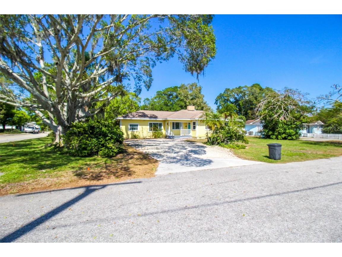 5812 7th Avenue NW Bradenton FL 34209 A4564368 image1