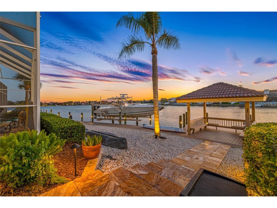 5812 Mariners Watch Drive Tampa FL 33615 - LAKE SUNRISE TB8366176 image1