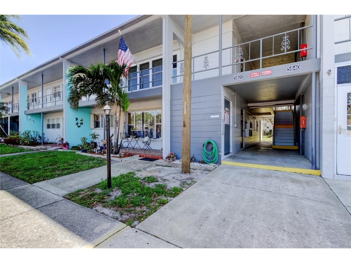 5820 43rd Terrace N #1406 Saint Petersburg FL 33709 V4941459 image1