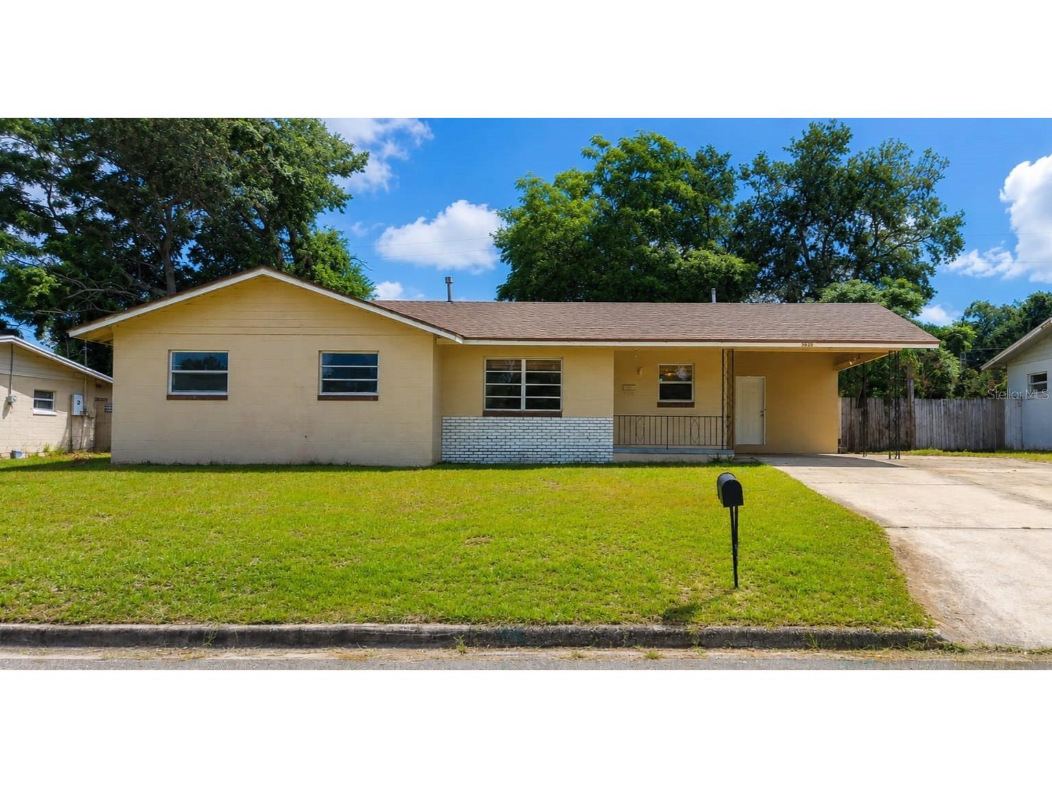 5820 Harrington Drive Orlando FL 32808 S5153445 image1