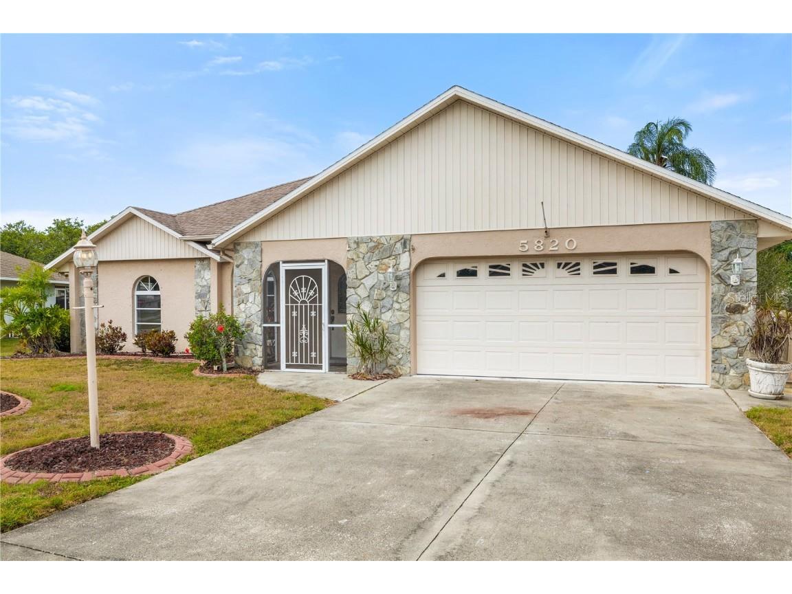 5820 Helen Way Sarasota FL 34243 A4610188 image1