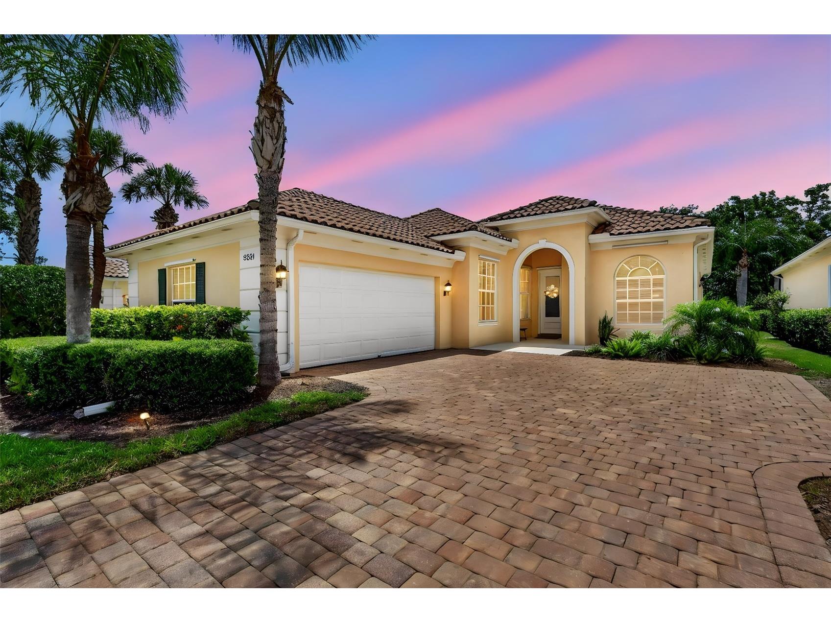 5821 Ferrara Drive Sarasota FL 34238 A4697321 image1