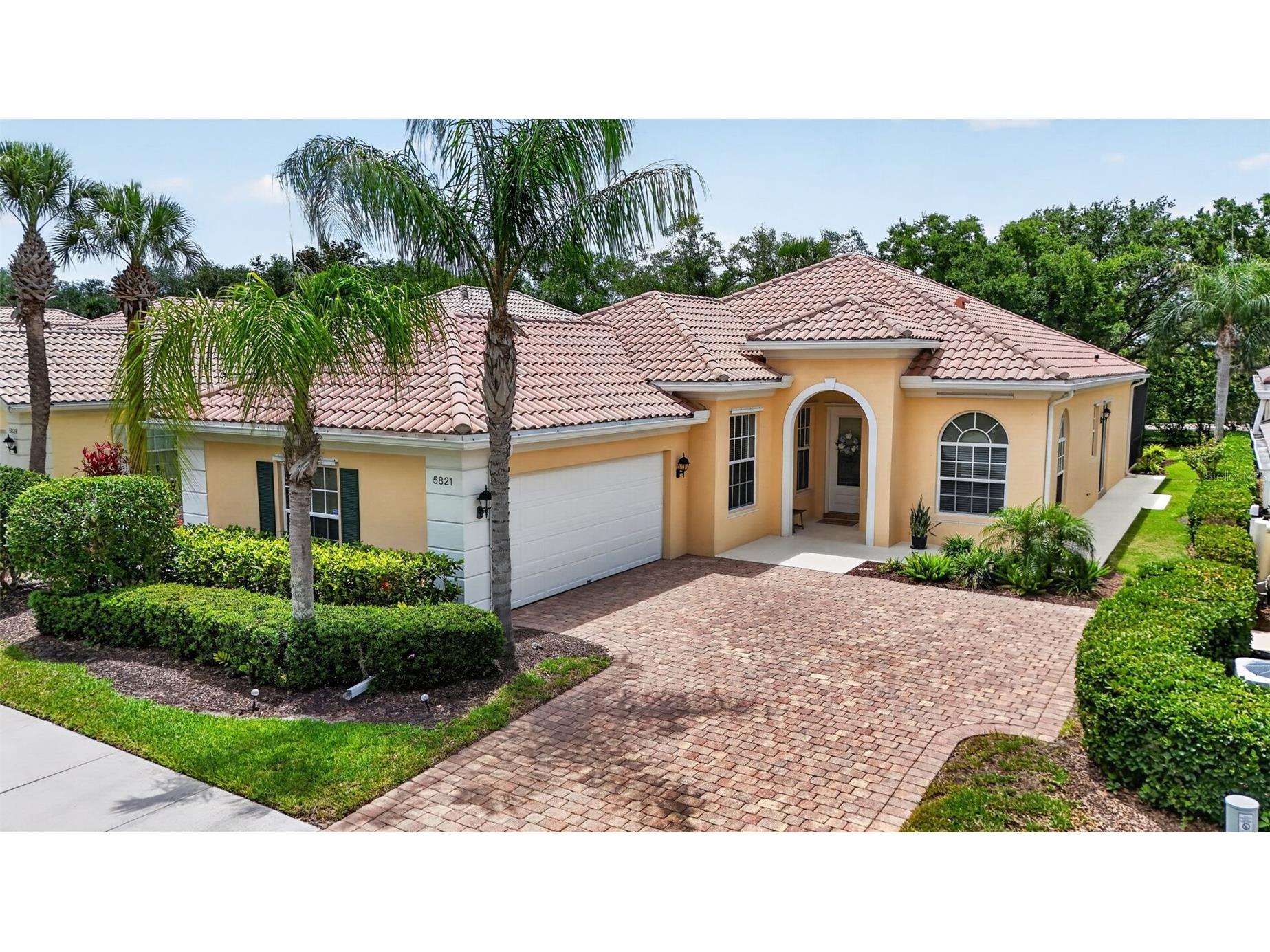 5821 Ferrara Drive Sarasota FL 34238 A4697321 image2