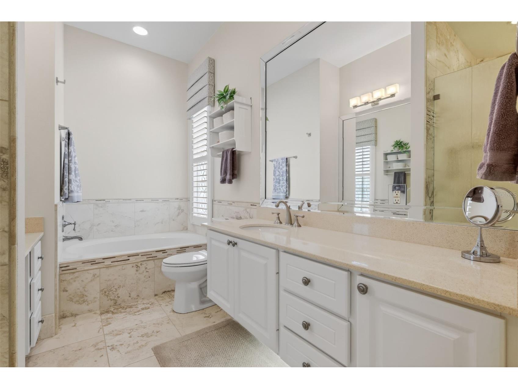 5821 Ferrara Drive Sarasota FL 34238 A4697321 image25