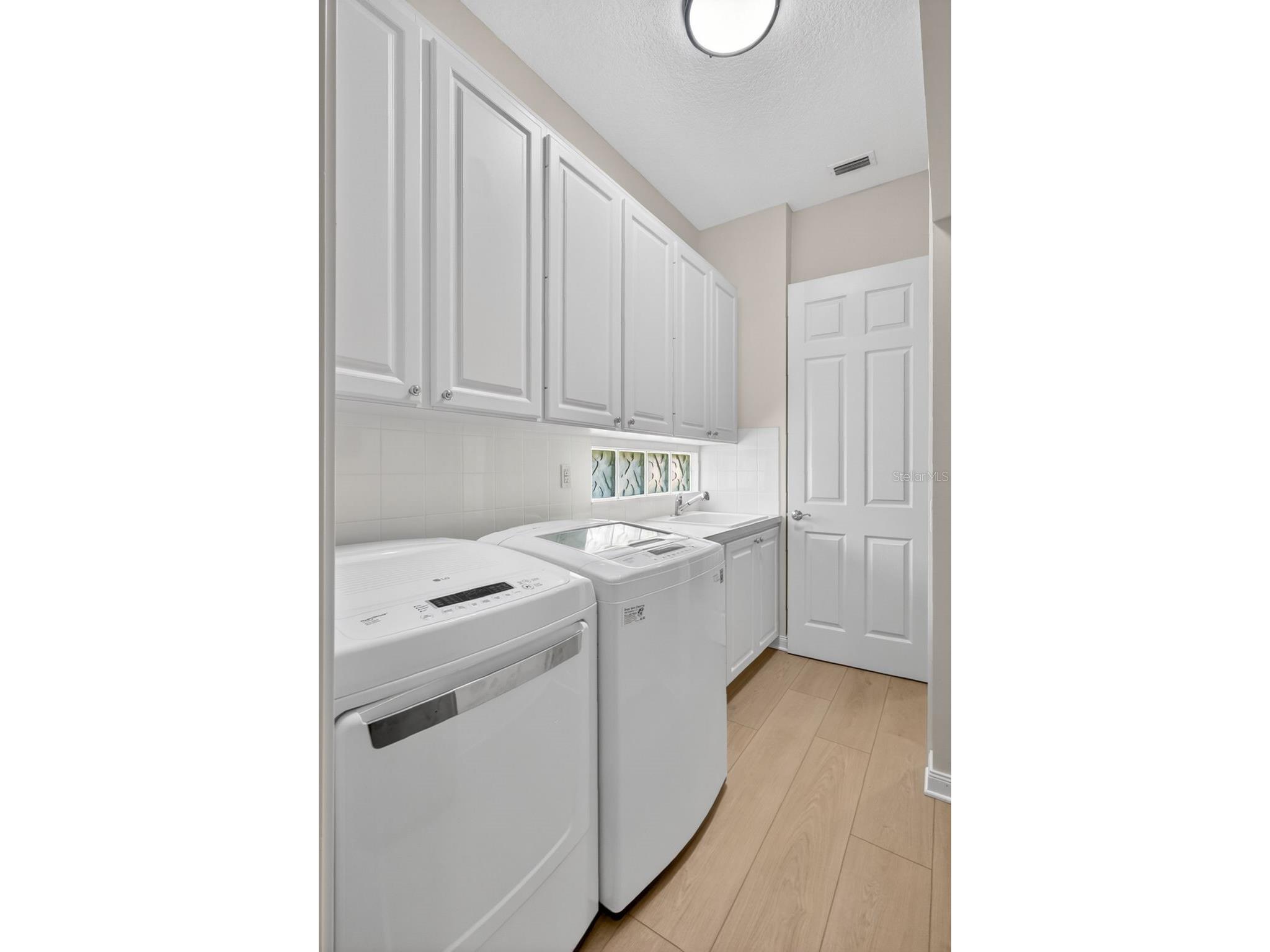 5821 Ferrara Drive Sarasota FL 34238 A4697321 image35