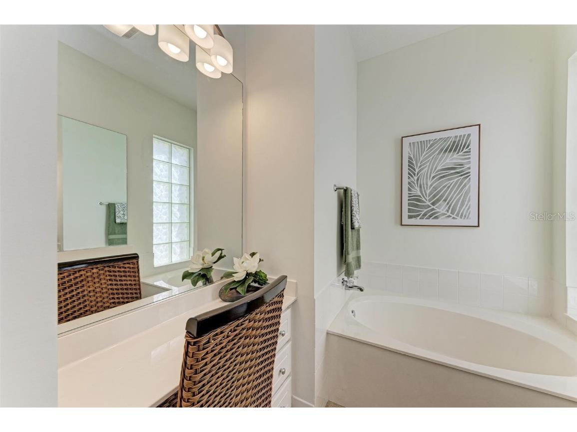 5821 Valente Place Sarasota FL 34238 A4628431 image1