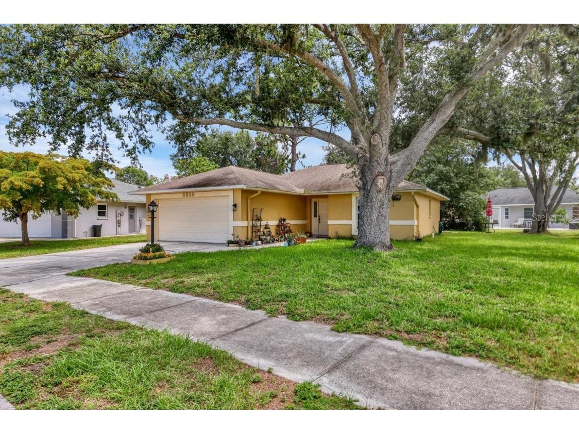 5823 Helen Way Sarasota FL 34243 A4654211 image1
