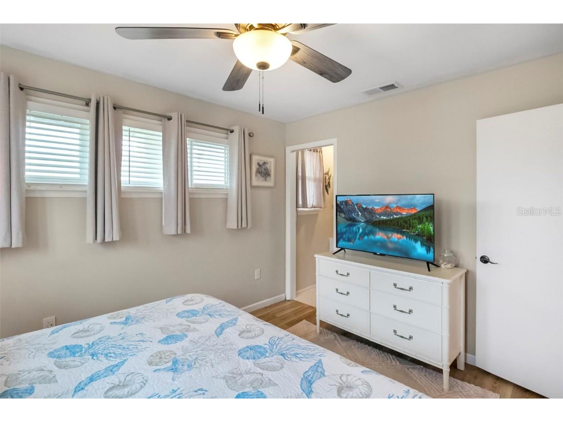 5824 Wildwood Avenue Sarasota FL 34231 A4649804 image19