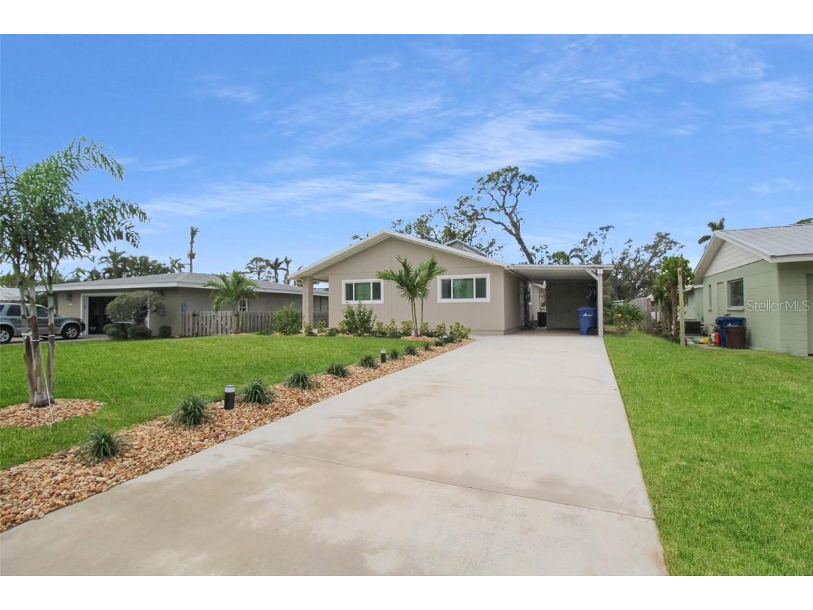5824 Wildwood Avenue Sarasota FL 34231 A4649804 image2