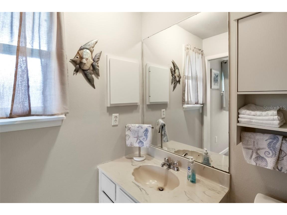 5824 Wildwood Avenue Sarasota FL 34231 A4649804 image22