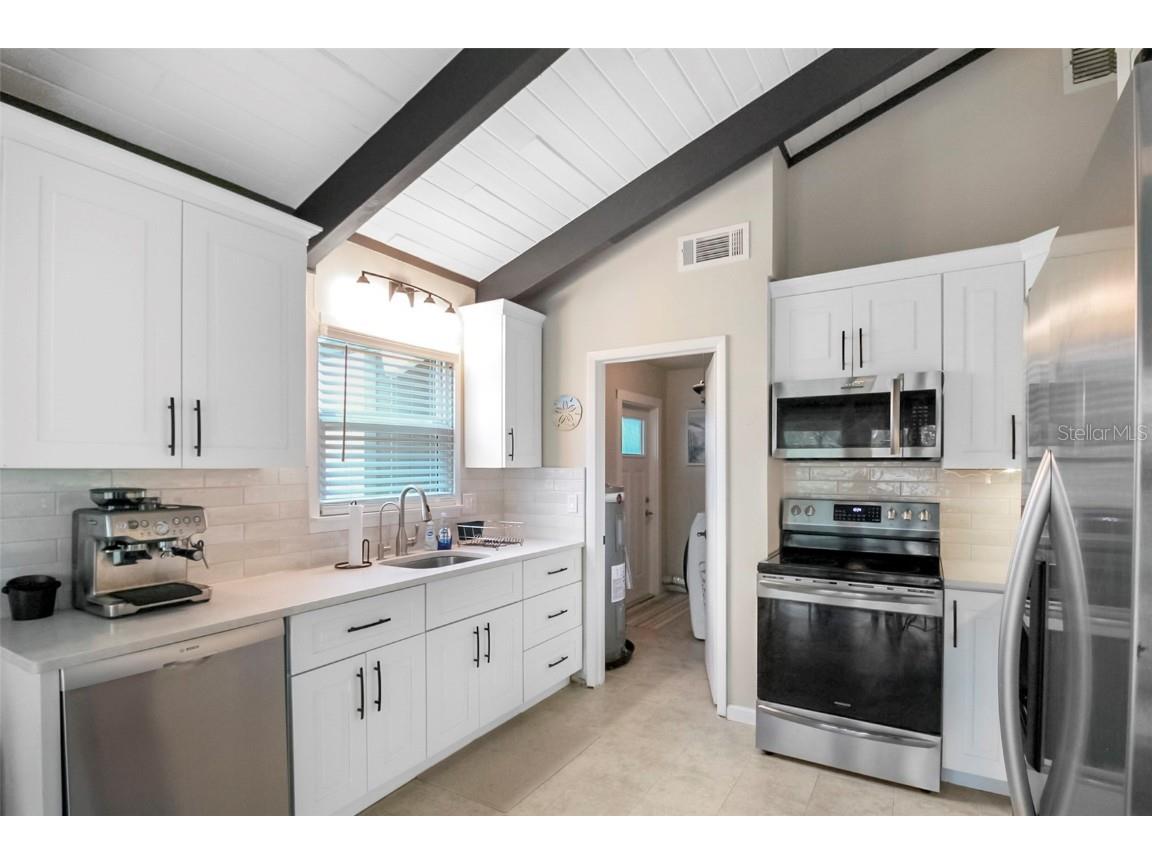 5824 Wildwood Avenue Sarasota FL 34231 A4649804 image32