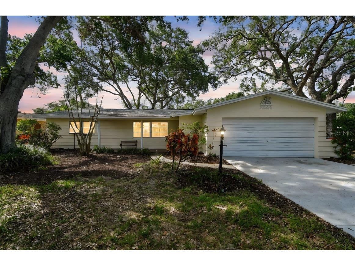5825 Oakhurst Drive Seminole FL 33772 TB8391904 image1