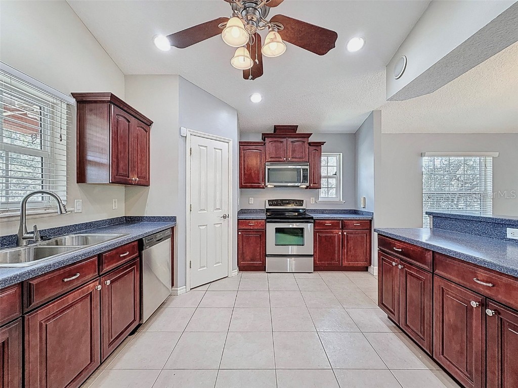 5827 Rio Drive New Port Richey FL 34652 W7878026 image5