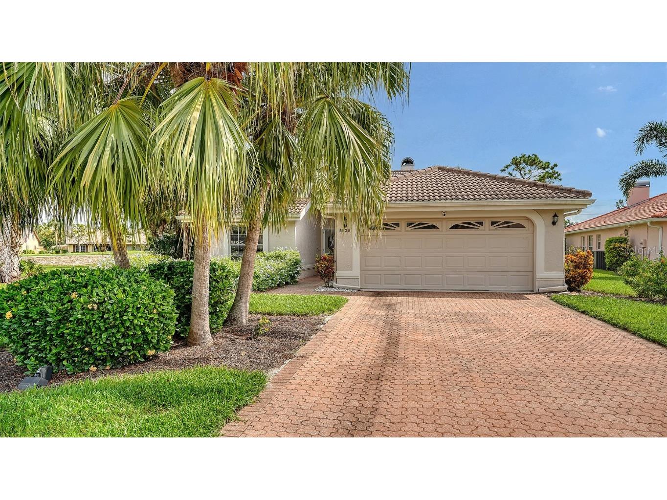5829 Fairwoods Circle Sarasota FL 34243 A4662543 image1