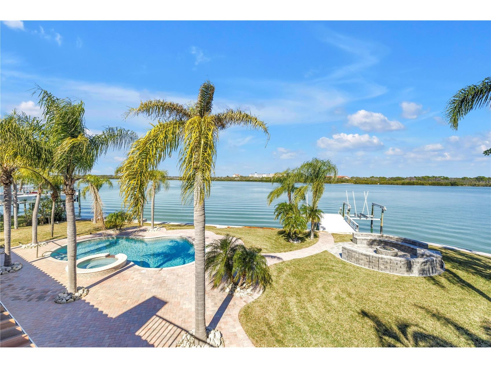 583 Crystal Drive Madeira Beach FL 33708 TB8474247 image1