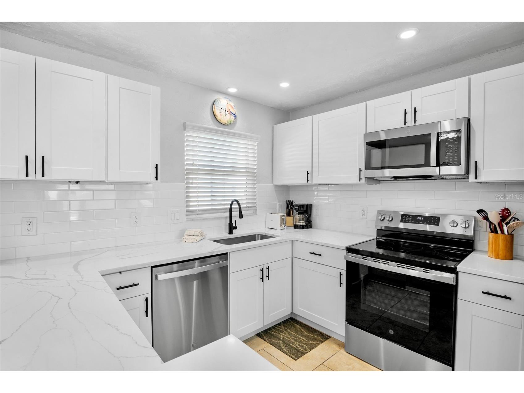 5830 Midnight Pass Road #93 Sarasota FL 34242 A4699632 image2