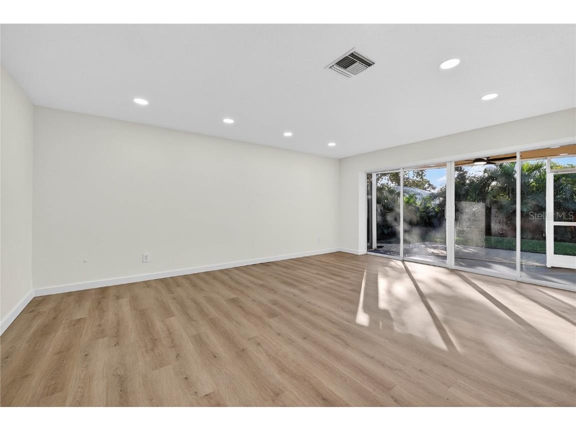 5833 25th Street S Saint Petersburg FL 33712 TB8448263 image4