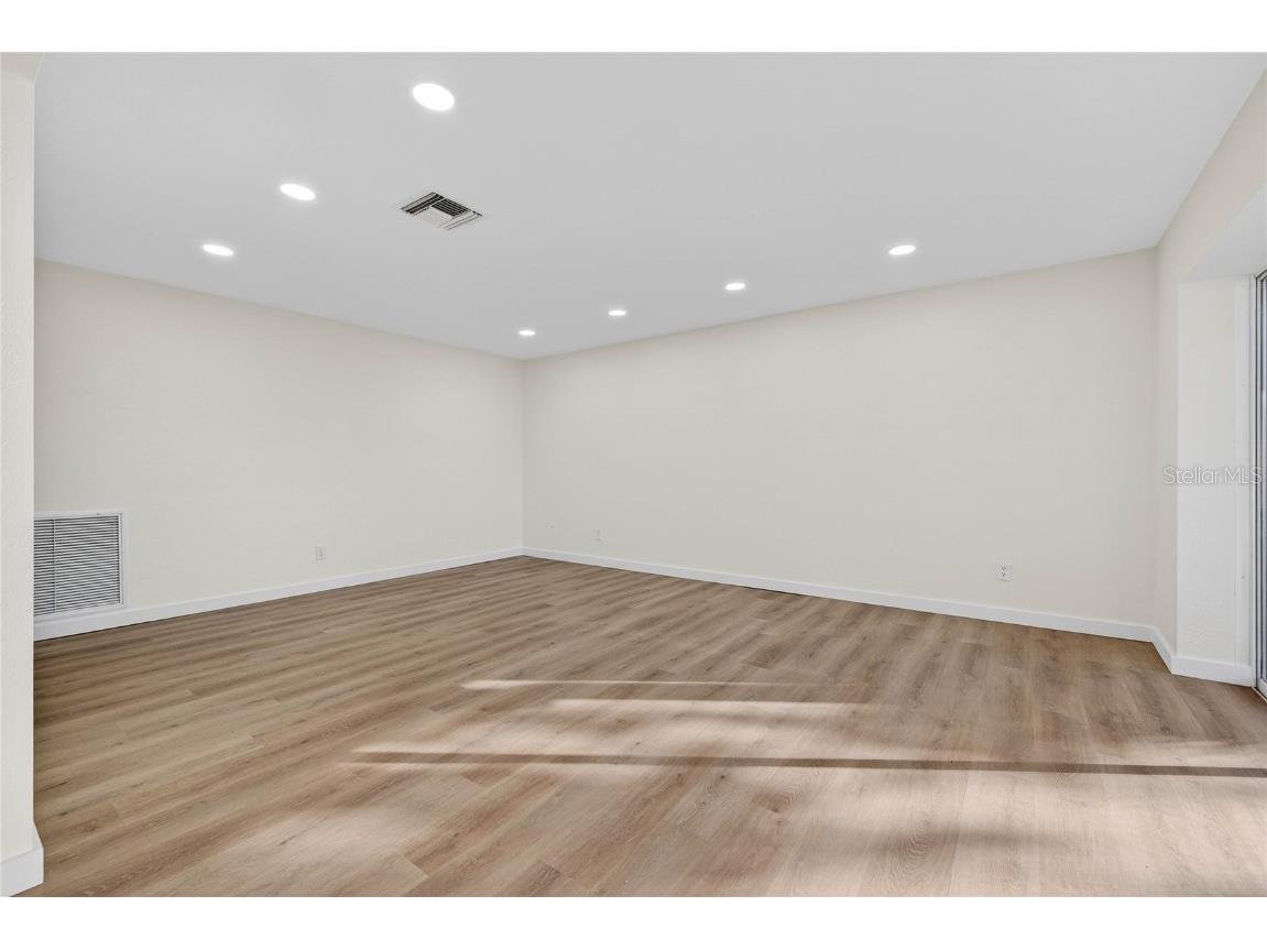 5833 25th Street S Saint Petersburg FL 33712 TB8448263 image5