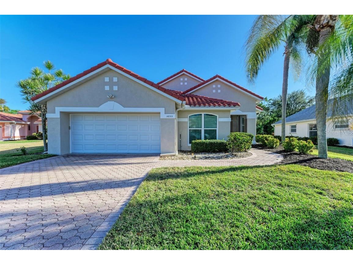 5833 Fairwoods Circle Sarasota FL 34243 A4632073 image1