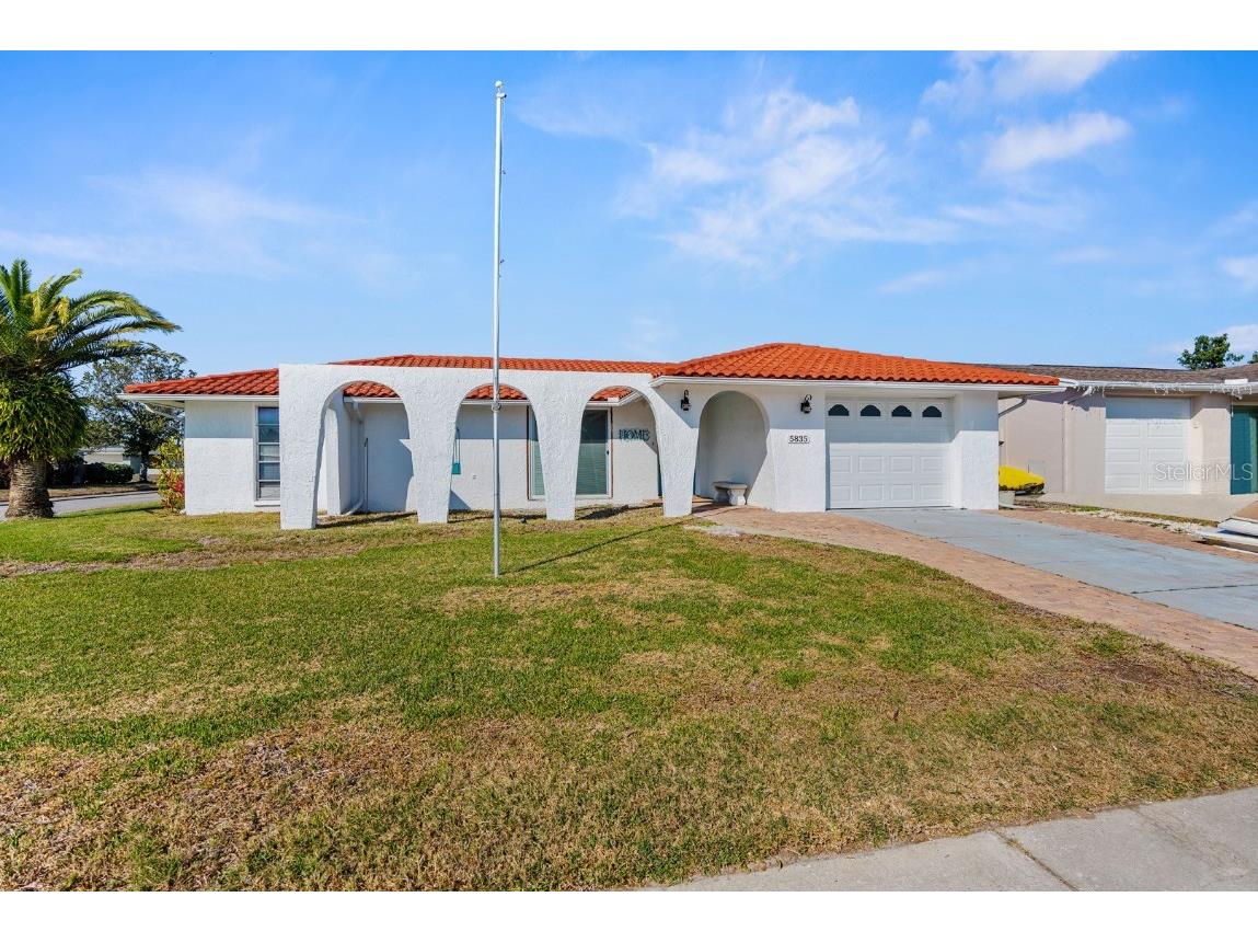 5835 Mockingbird Drive New Port Richey FL 34652 W7872264 image1
