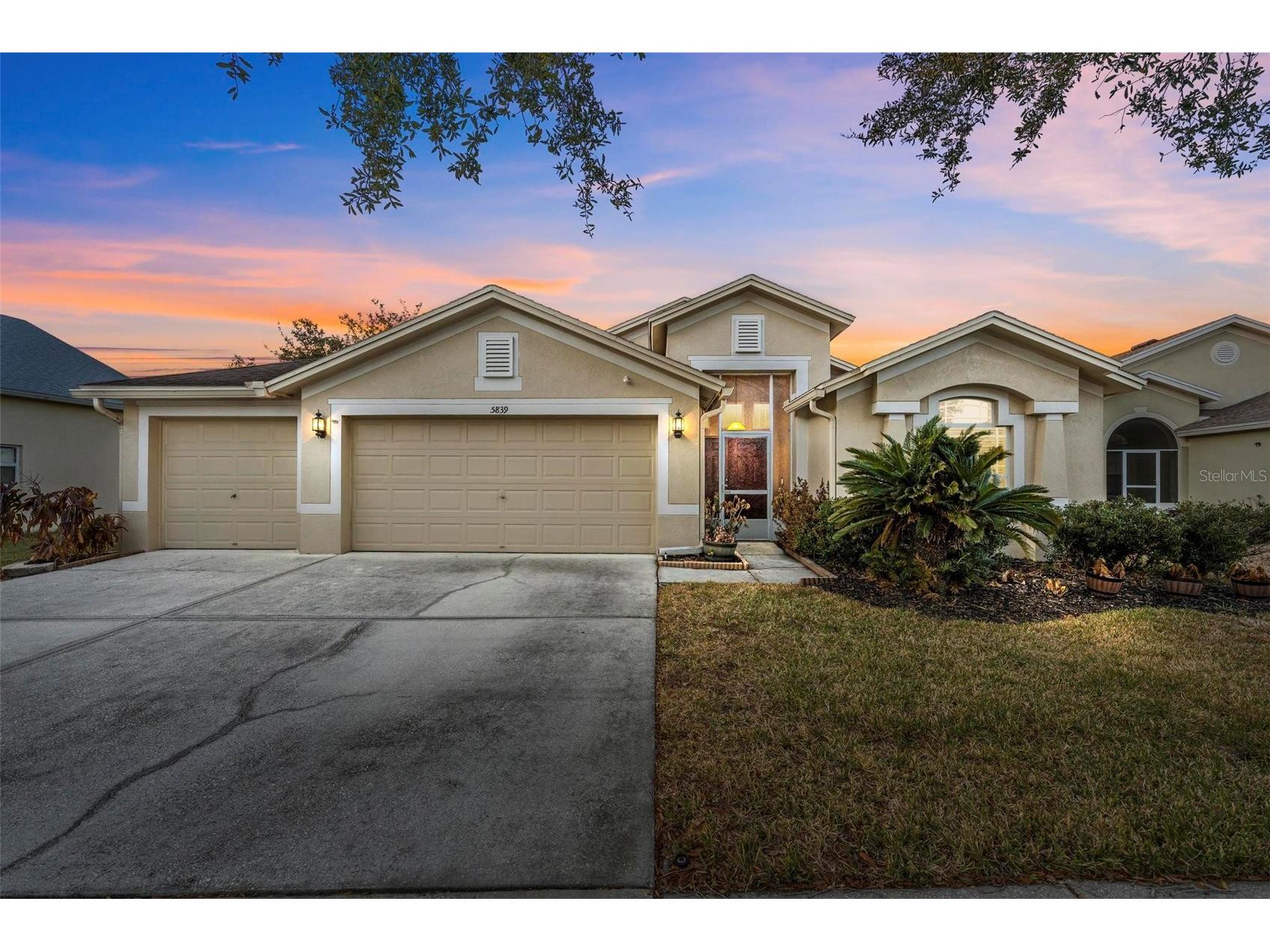 5839 Montford Drive Zephyrhills FL 33541 O6381563 image1