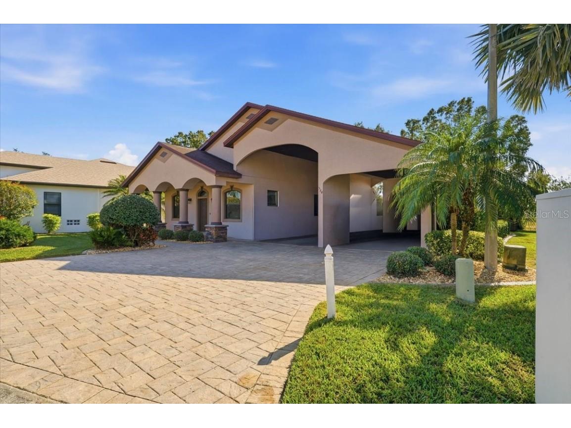 584 Meandering Way Polk City FL 33868 L4954218 image1