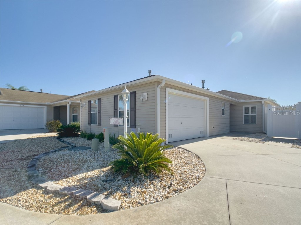 584 Statesburg Street The Villages FL 32162 G5049027 image1