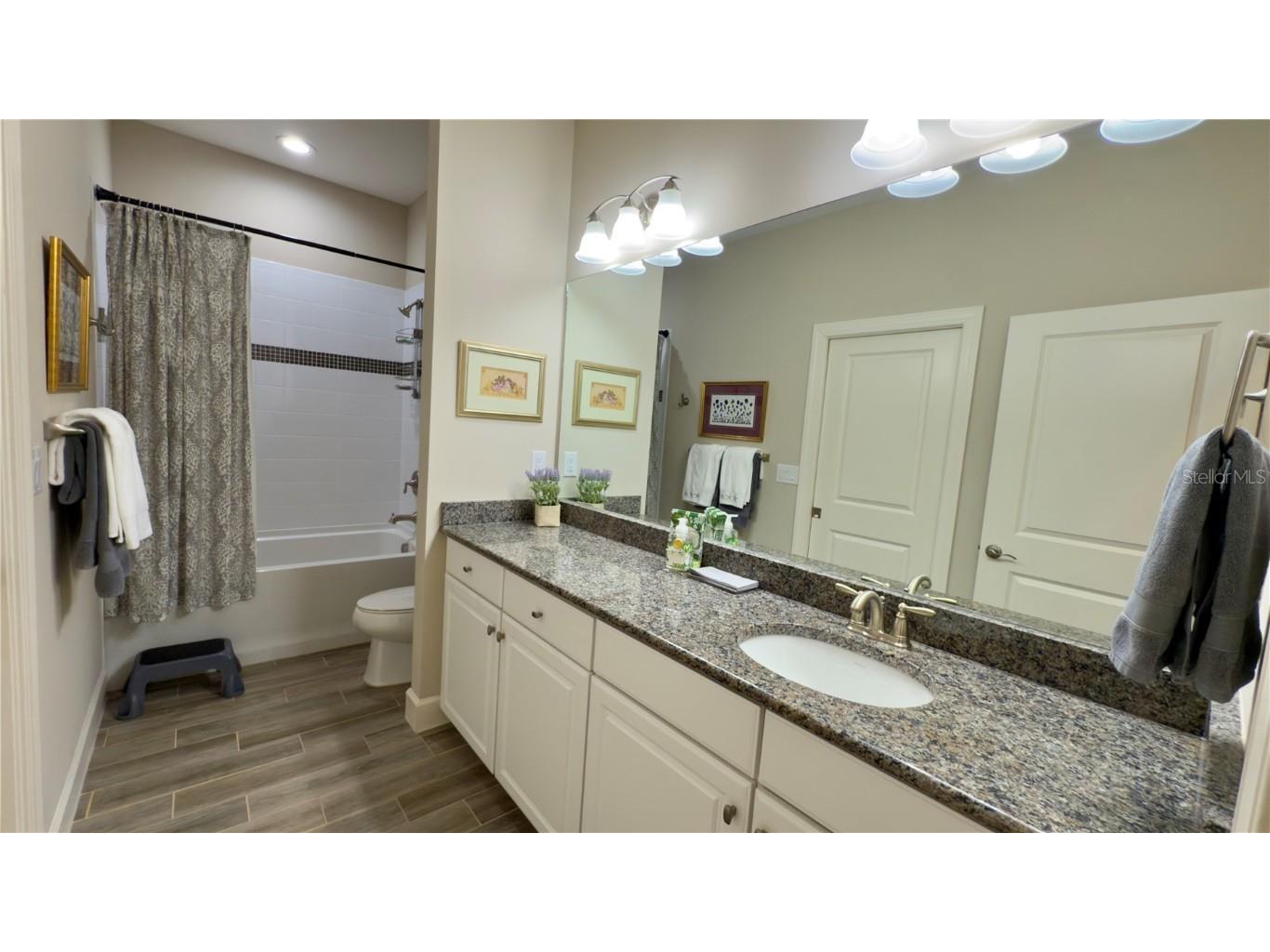 5846 Cavano Drive Sarasota FL 34231 A4671228 image16