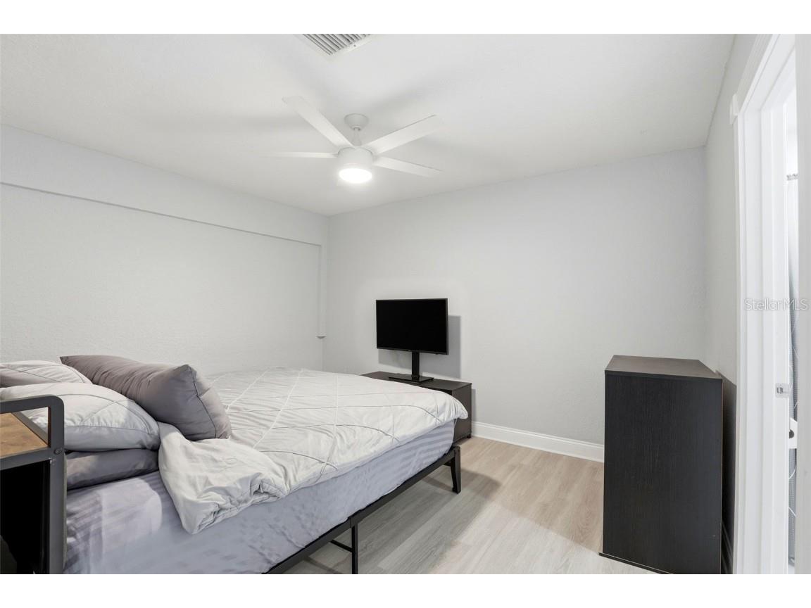 5846 Peregrine #B12 Orlando FL 32819 O6368369 image15