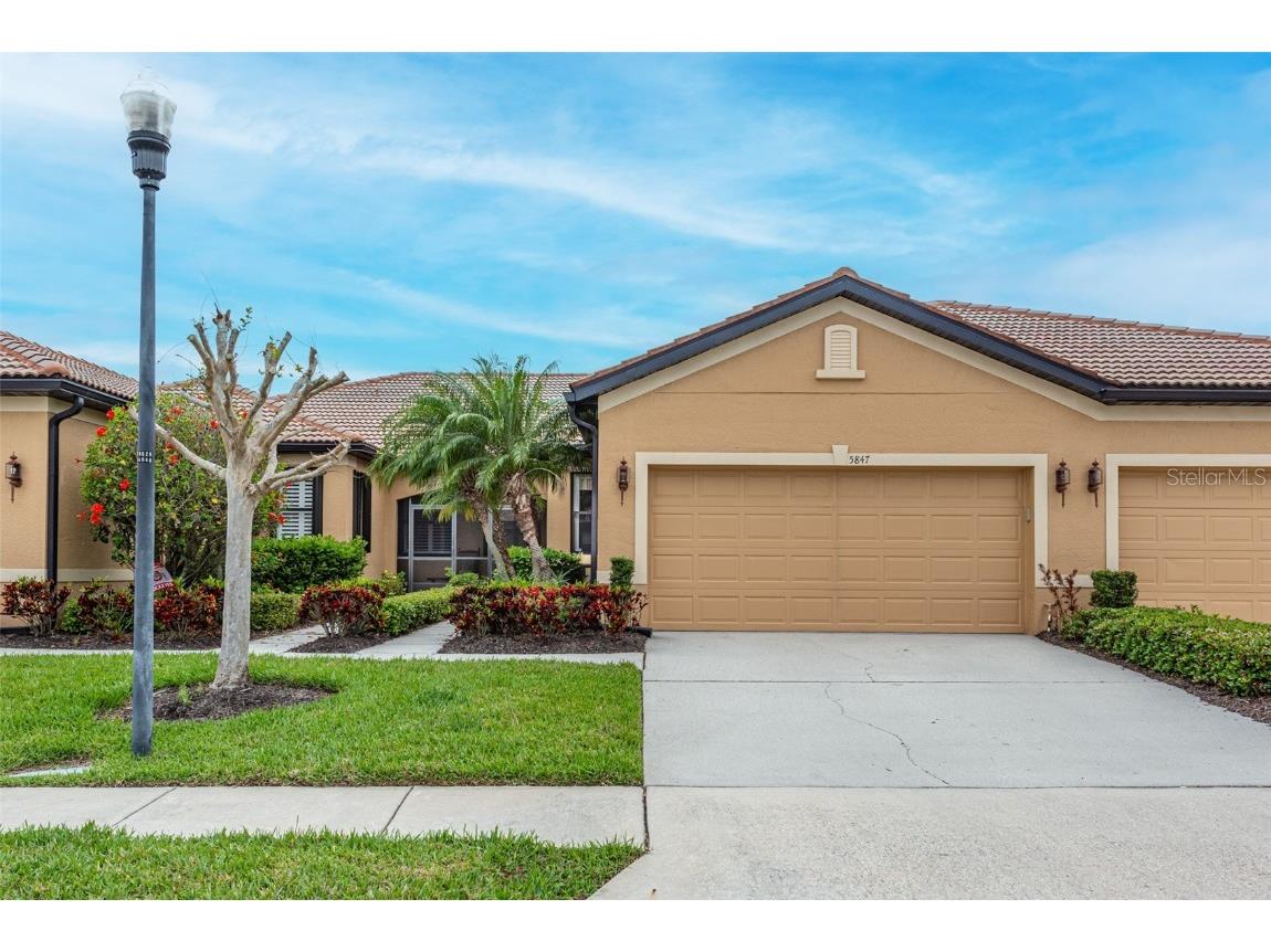 5847 Sunset Falls Drive Apollo Beach FL 33572 T3511774 image1