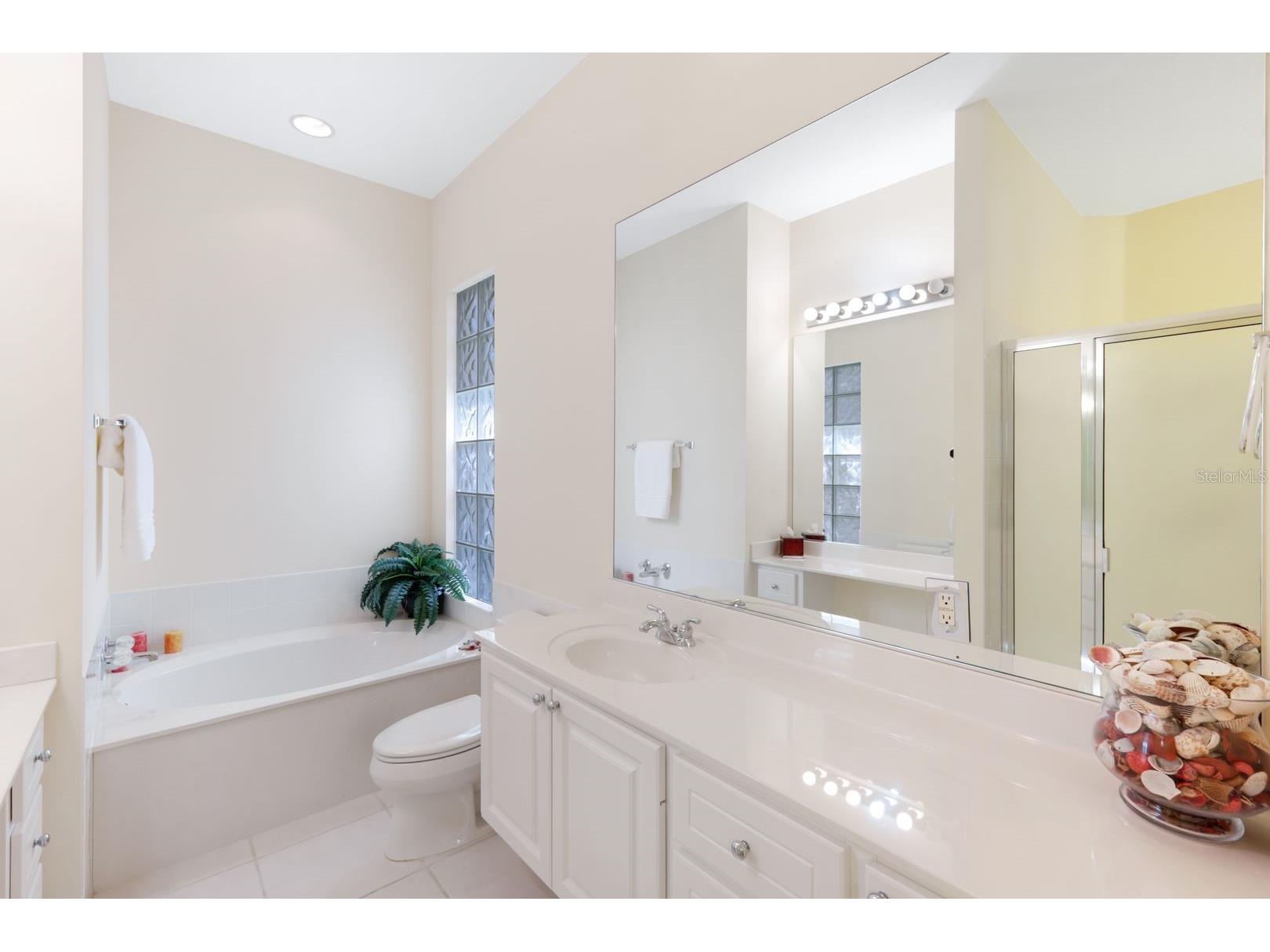 5848 Ferrara Drive Sarasota FL 34238 A4699167 image19