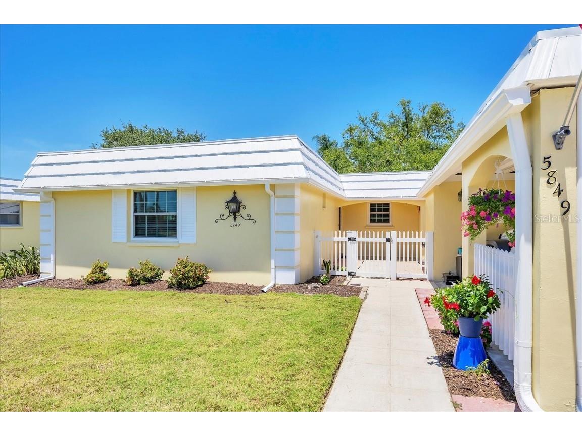 5849 Tidewood Avenue #12 Sarasota FL 34231 A4653430 image1