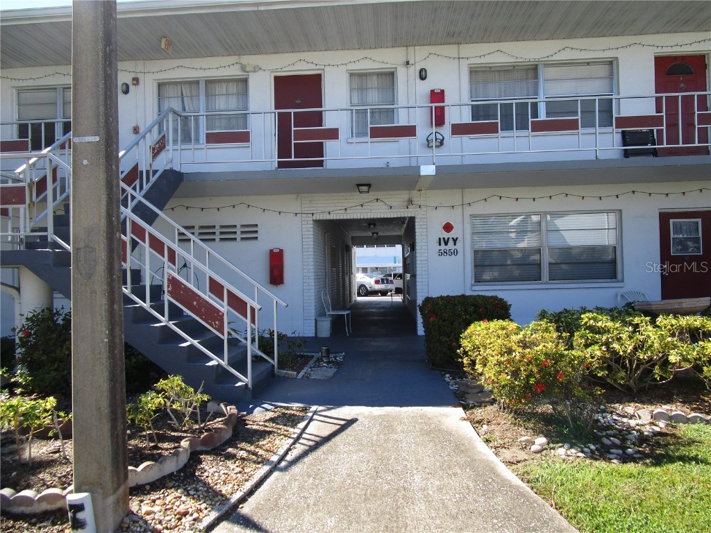 5850 18th Street N #8 Saint Petersburg FL 33714 TB8443357 image37