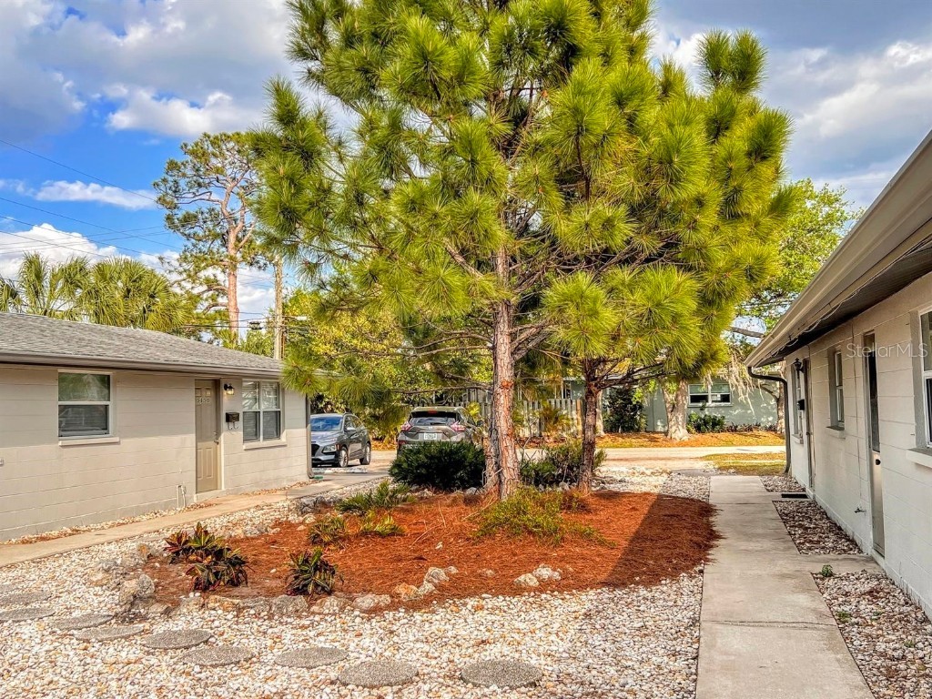 5850 Colonial Drive Sarasota FL 34231 A4589886 image1