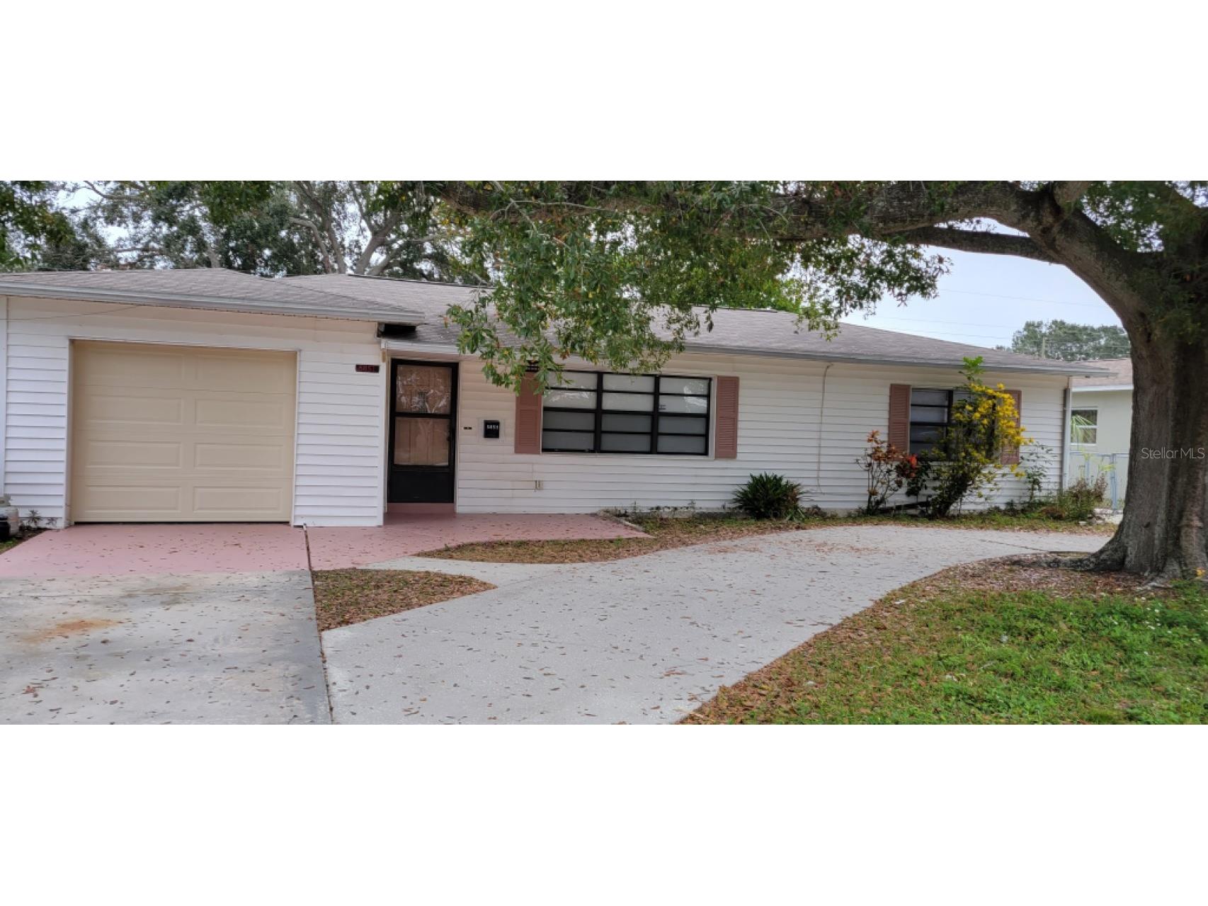 5851 16th Street N Saint Petersburg FL 33703 U8187251 image1