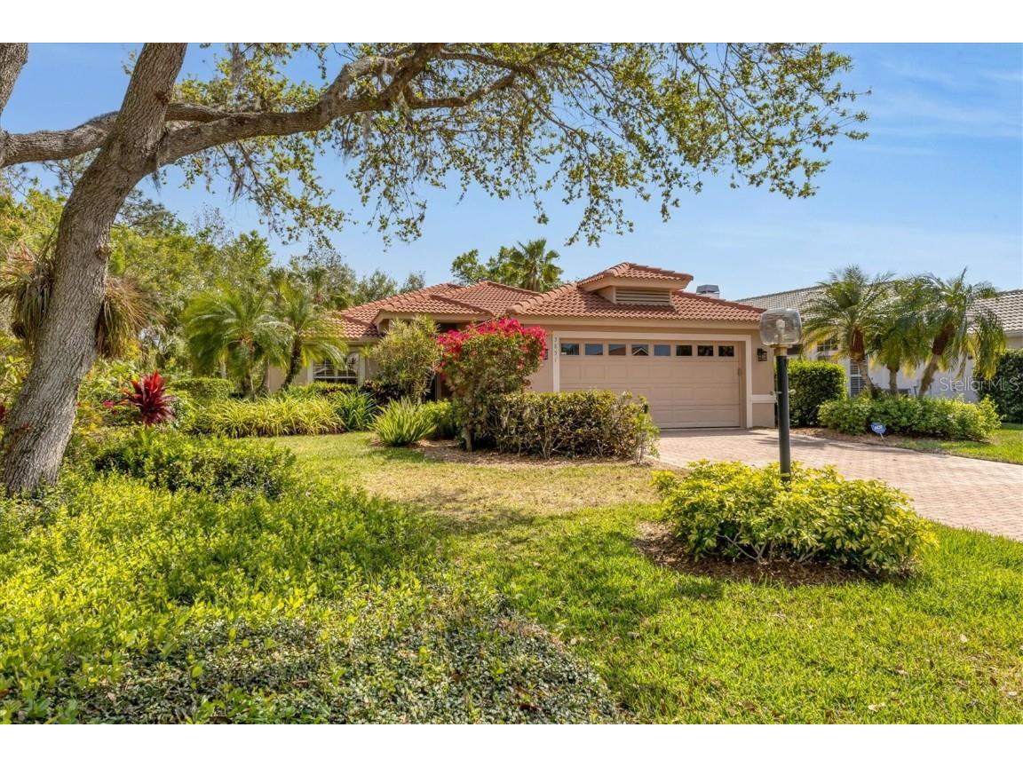 5851 Fairwoods Circle Sarasota FL 34243 A4563198 image1