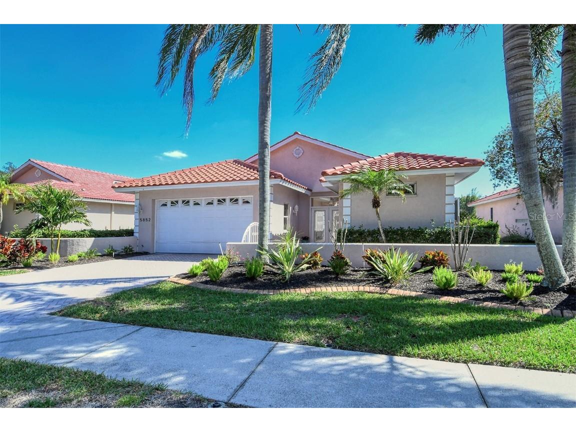 5852 Lakeside Woods Circle Sarasota FL 34243 A4560511 image1