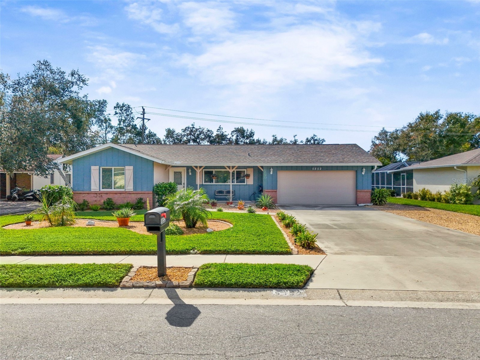 5852 Whistlewood Circle Sarasota FL 34232 A4678181 image1