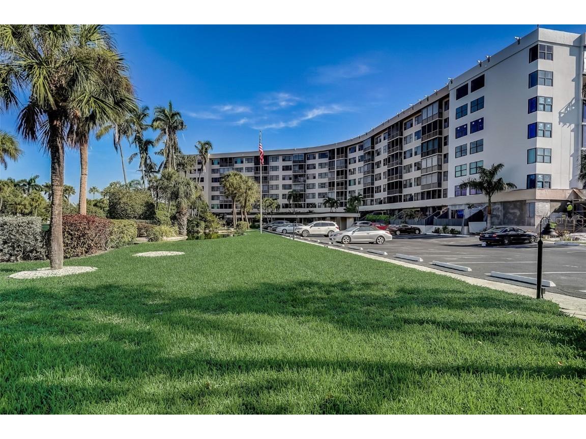 5855 Midnight Pass Road #203 Sarasota FL 34242 A4582875 image1