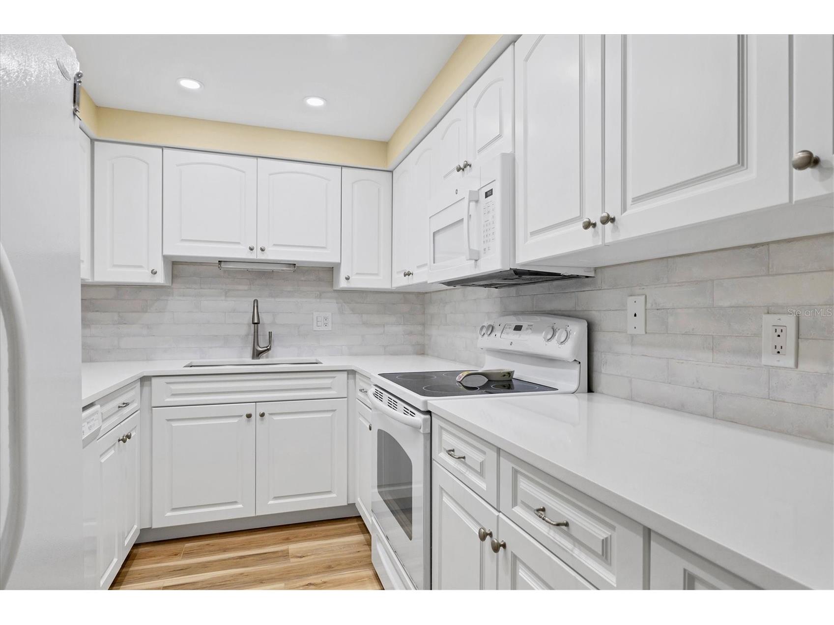 5855 Midnight Pass Road #420 Sarasota FL 34242 A4671788 image11