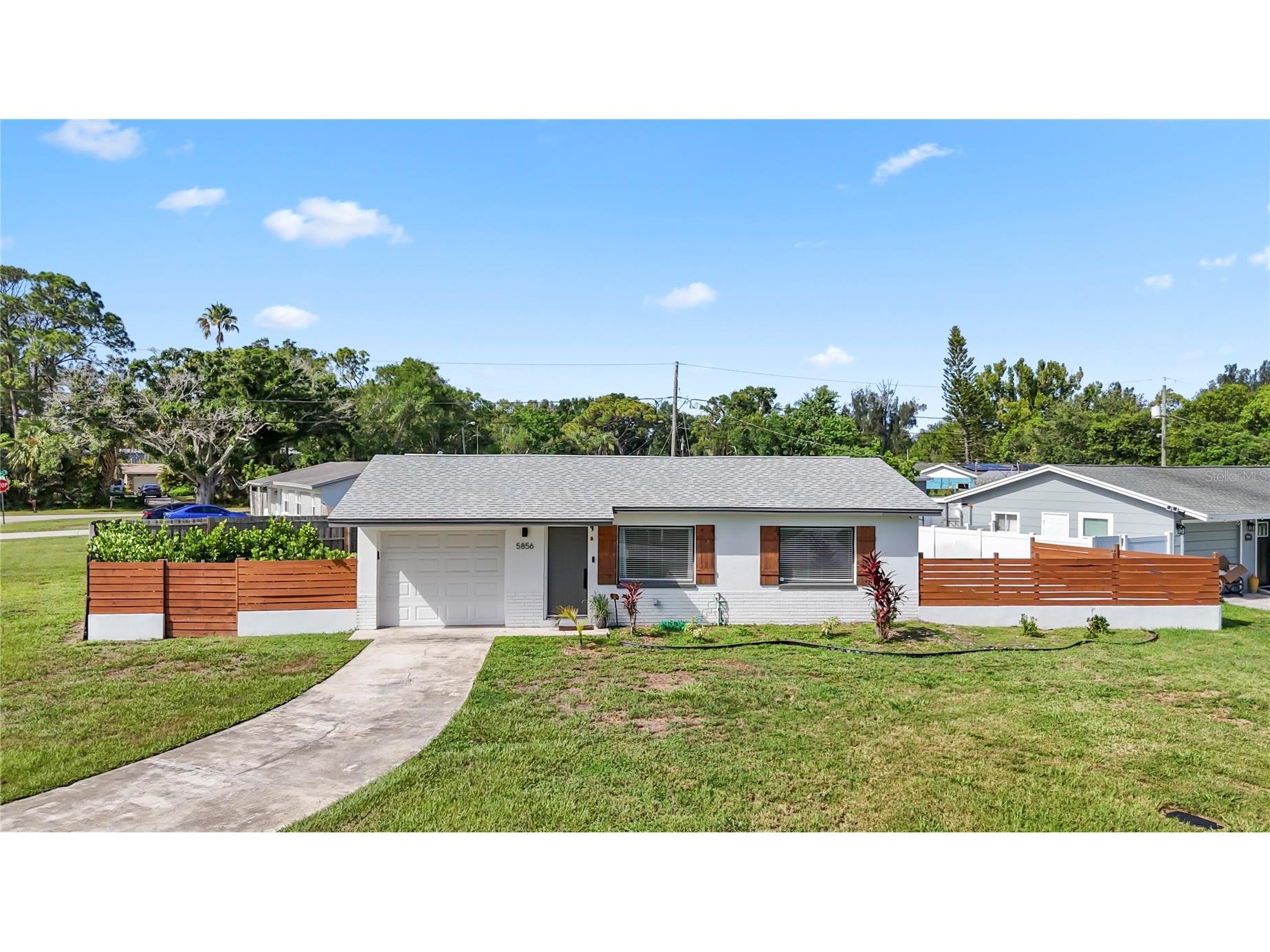 5856 Mckee Lake Drive N Saint Petersburg FL 33709 TB8528971 image1