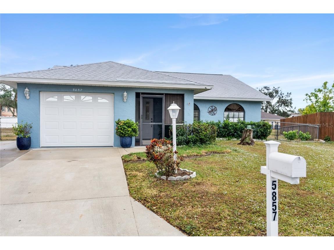 5857 Pauma Place Sarasota FL 34232 A4638440 image1