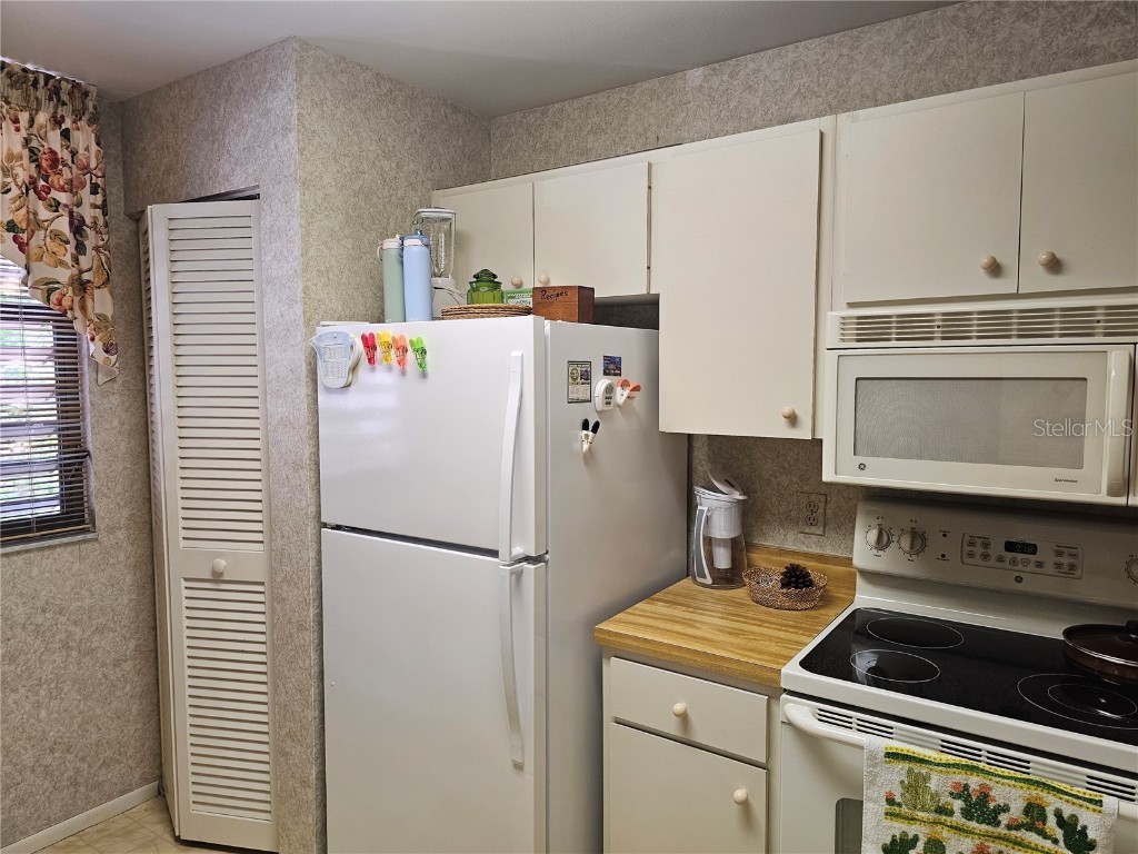 586 Lakeside Drive #586 Bradenton FL 34210 A4662033 image8