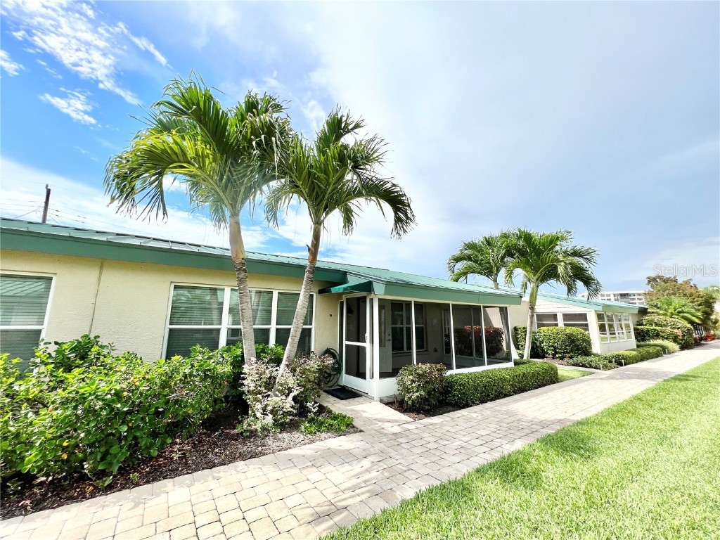 5860 Midnight Pass Road #18 Sarasota FL 34242 O6039832 image1